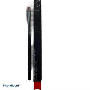 Nars #49 wet/dry eyeshadow brush